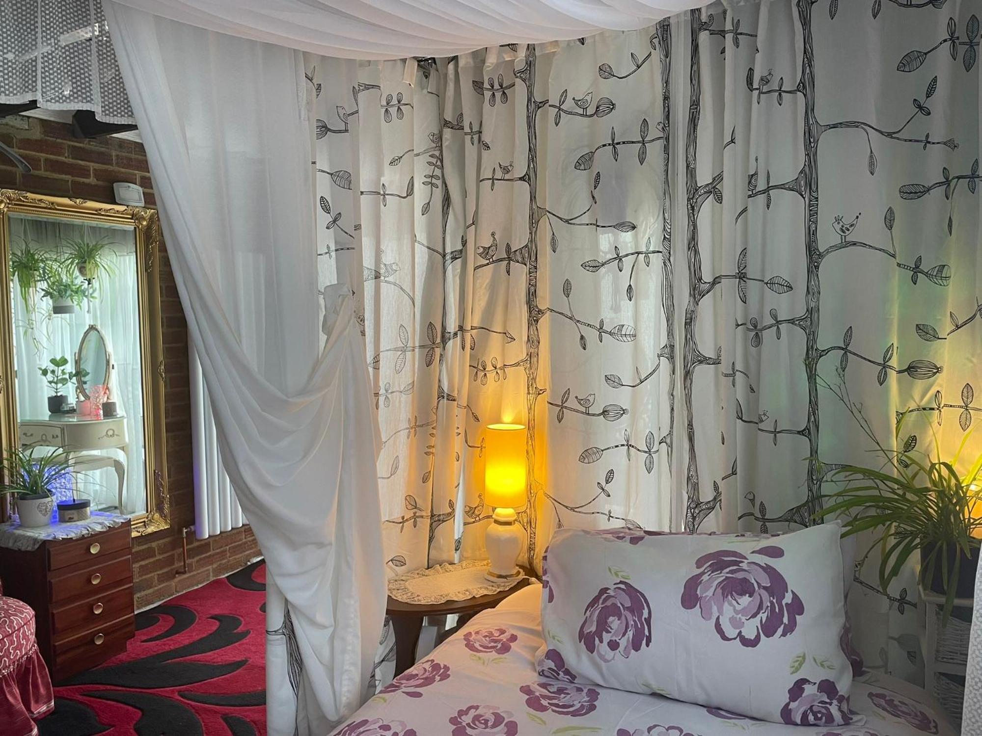 Bed and Breakfast Jacaranda East Grinstead Exterior foto