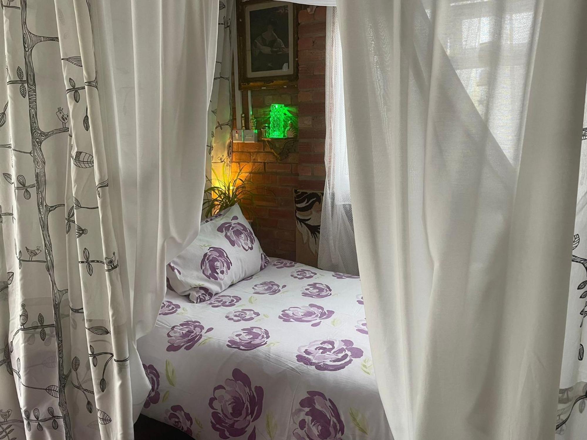 Bed and Breakfast Jacaranda East Grinstead Exterior foto